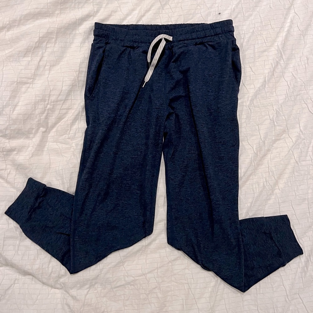 Vuori Performance Jogger in Navy Heather